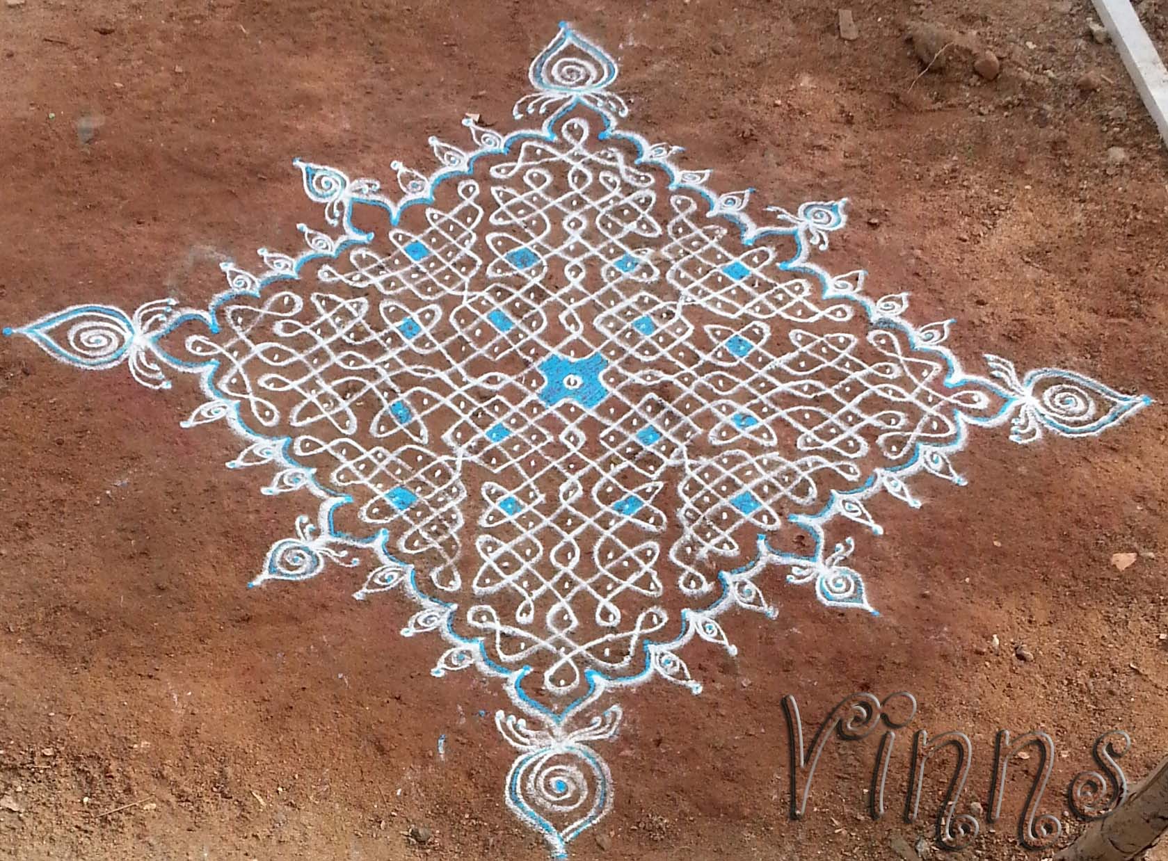 Sikku kolam in Blue
