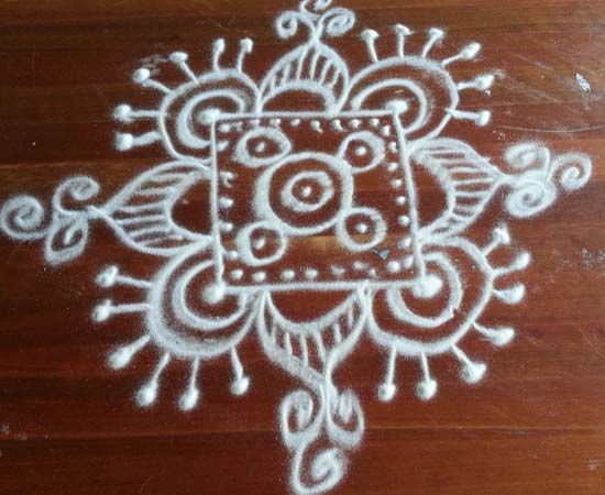 Simple Freehand Square kolam