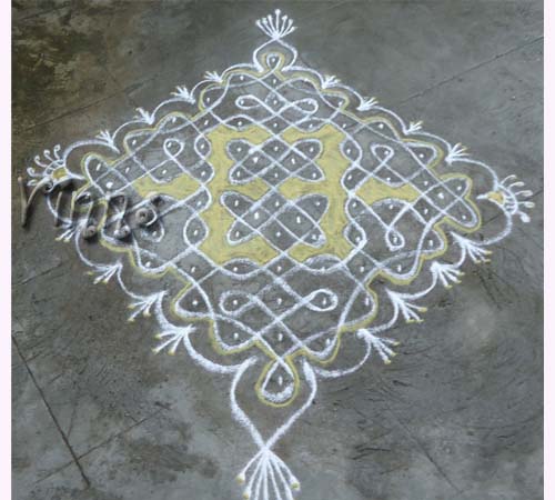 12 Dots Sikku kolam