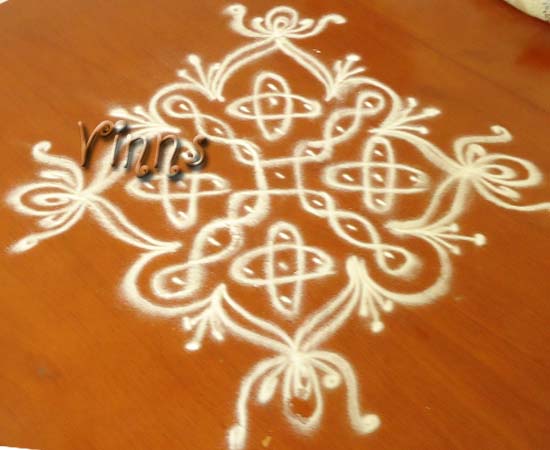 7 Dots kolam
