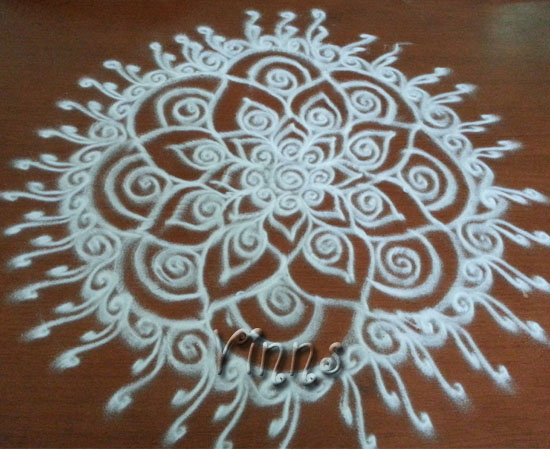 Small simple daily kolam